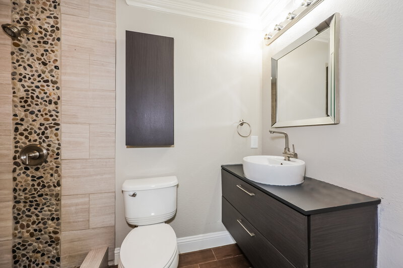 3,160/Mo, 711 River Run Dr Glenn Heights, TX 75154 Bathroom View