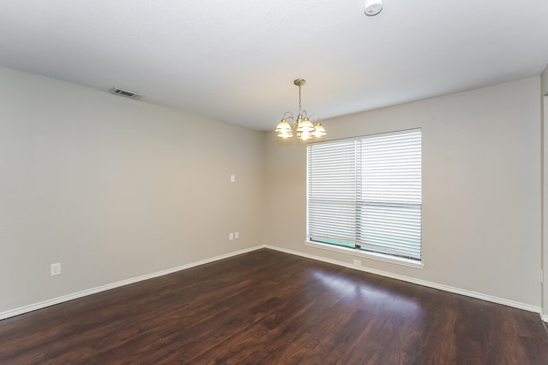 2,465/Mo, 944 Aspen Dr Desoto, TX 75115 Dining Room View 2