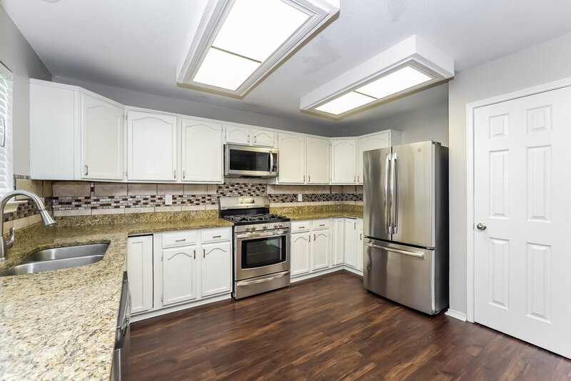 2,465/Mo, 944 Aspen Dr Desoto, TX 75115 Kitchen View