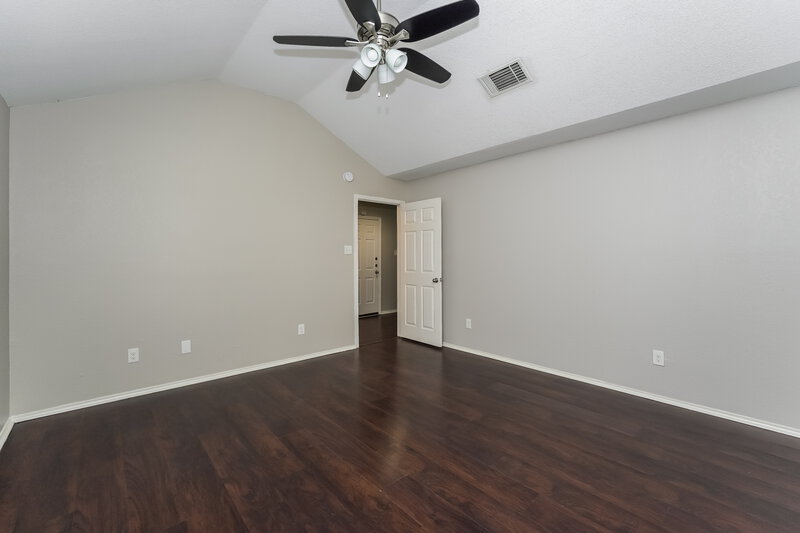 2,465/Mo, 944 Aspen Dr Desoto, TX 75115 Main Bedroom View 2