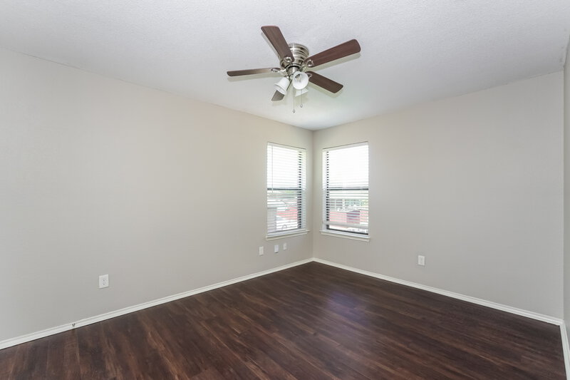 2,465/Mo, 944 Aspen Dr Desoto, TX 75115 Bedroom View 4