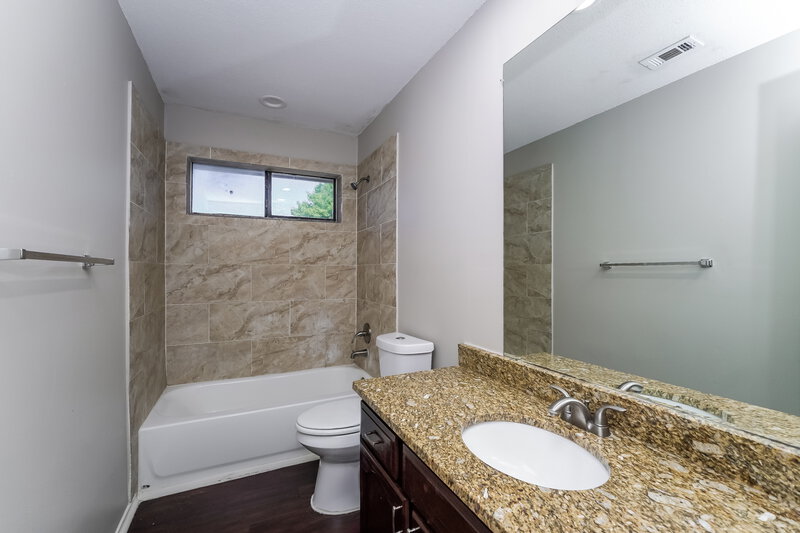 2,465/Mo, 944 Aspen Dr Desoto, TX 75115 Bathroom View