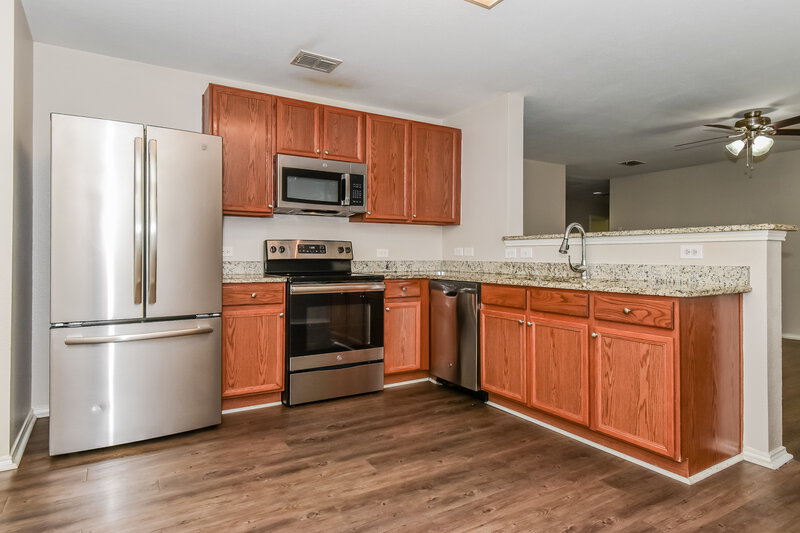 1,945/Mo, 1117 Augustin Dr Princeton, TX 75407 Kitchen View 2
