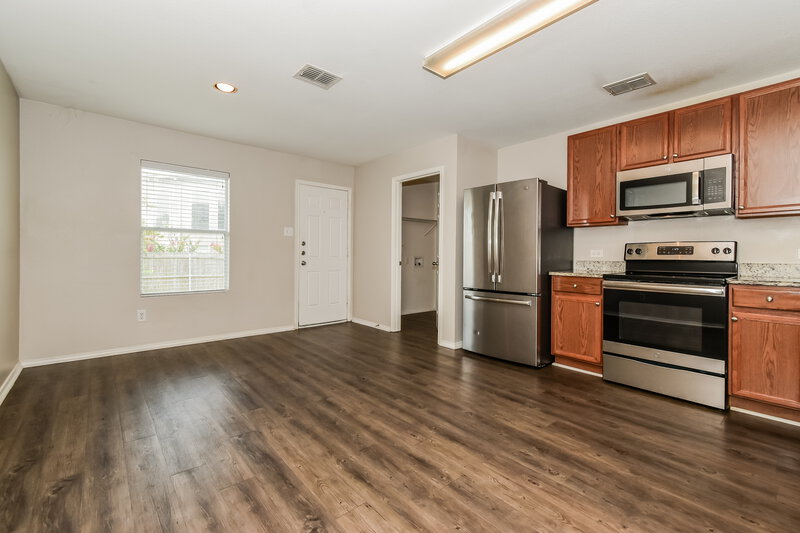 1,945/Mo, 1117 Augustin Dr Princeton, TX 75407 Kitchen View 3