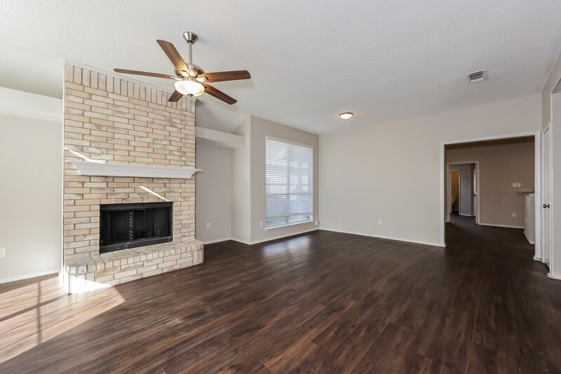2,190/Mo, 935 Crestwood Dr Cedar Hill, TX 75104 Living Room View