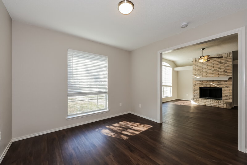 2,190/Mo, 935 Crestwood Dr Cedar Hill, TX 75104 Dining Room View 2