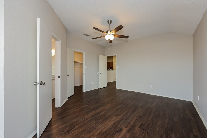 2,190/Mo, 935 Crestwood Dr Cedar Hill, TX 75104 Main Bedroom View 2