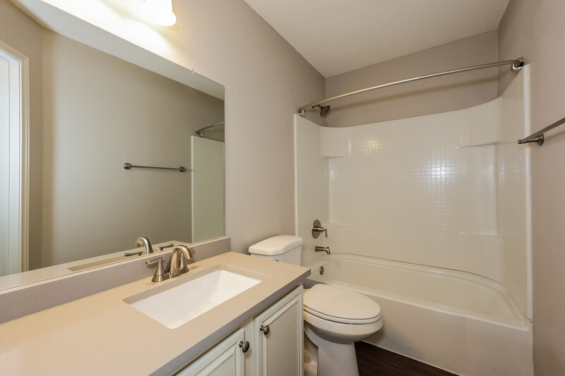 2,190/Mo, 935 Crestwood Dr Cedar Hill, TX 75104 Bathroom View