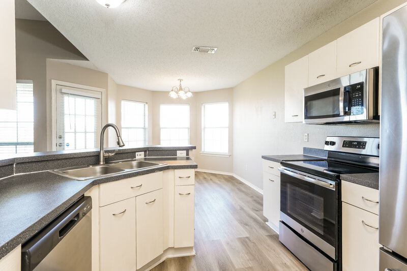 2,050/Mo, 321 Sondra Way Red Oak, TX 75154 Kitchen View 2