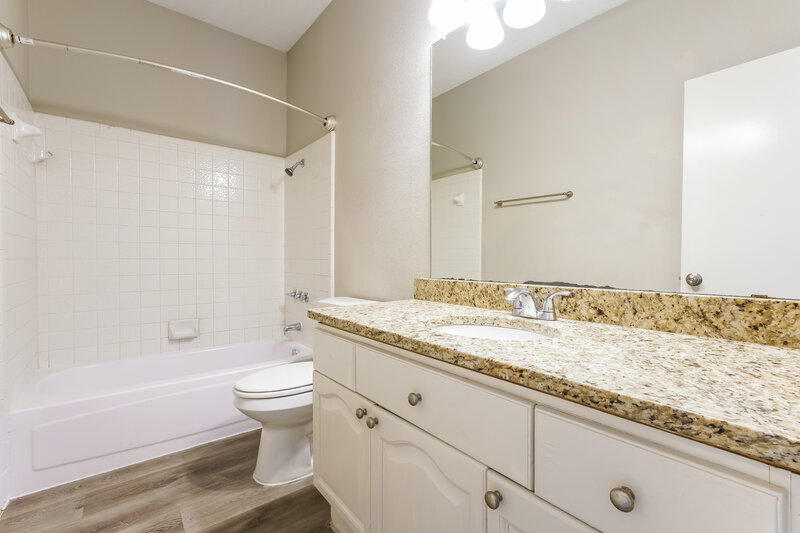 2,050/Mo, 321 Sondra Way Red Oak, TX 75154 Bathroom View