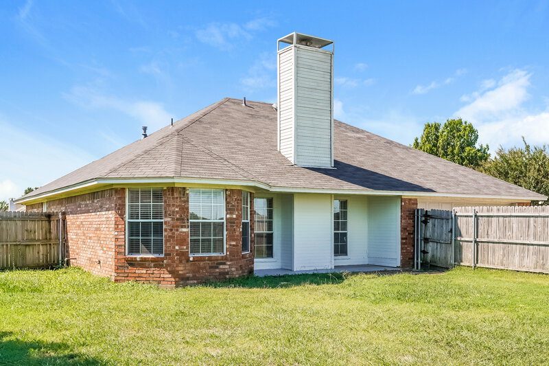 2,050/Mo, 321 Sondra Way Red Oak, TX 75154 Rear View