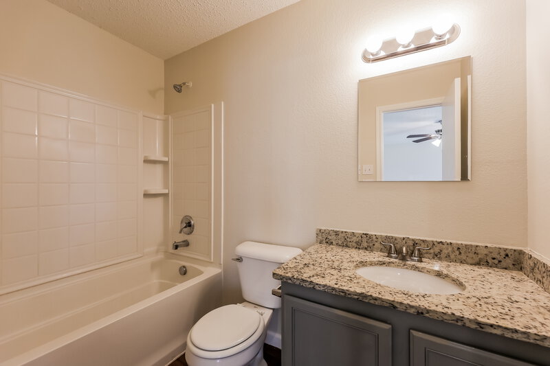 2,040/Mo, 16549 Jasmine Springs Dr Justin, TX 76247 Main Bathroom View