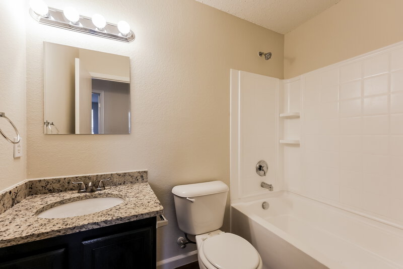 2,040/Mo, 16549 Jasmine Springs Dr Justin, TX 76247 Bathroom View