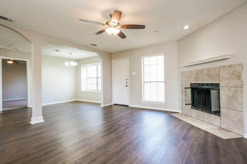 2,260/Mo, 834 Green Pastures Cedar Hill, TX 75104 Living Room View 2