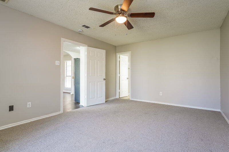 2,260/Mo, 834 Green Pastures Cedar Hill, TX 75104 Main Bedroom View 2