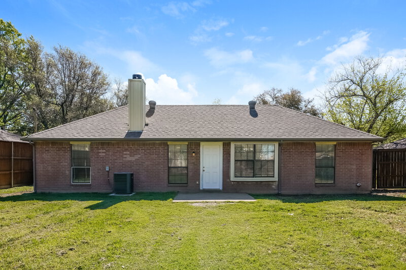 2,260/Mo, 834 Green Pastures Cedar Hill, TX 75104 Rear View