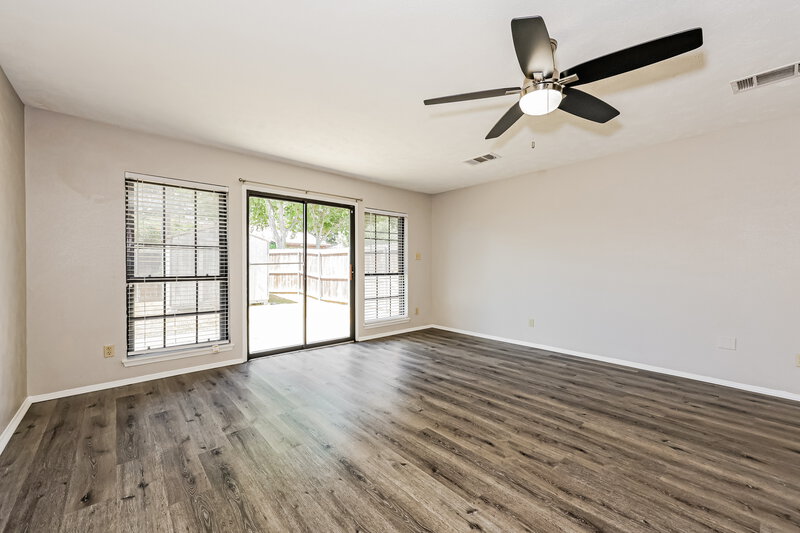 0/Mo, 1435 Colborne Dr Mesquite, TX 75149 Living Room View