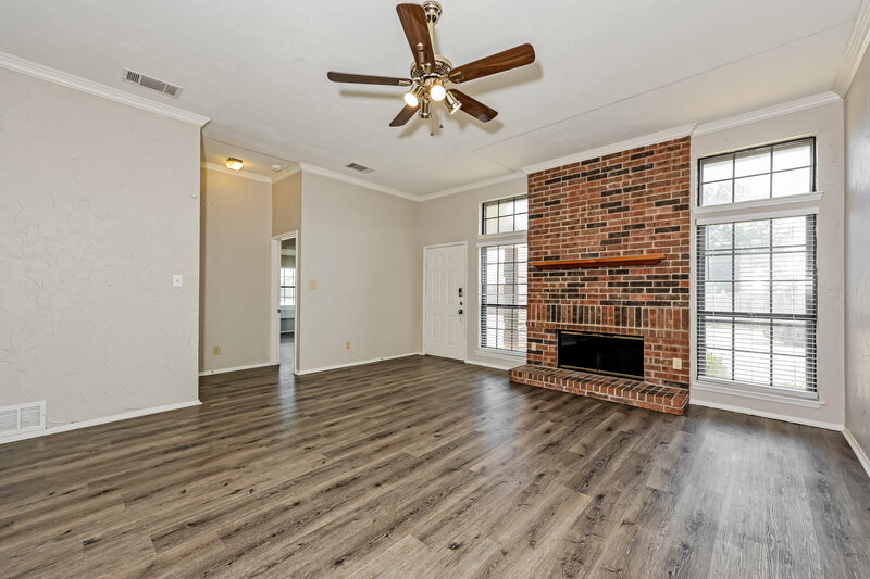 0/Mo, 1435 Colborne Dr Mesquite, TX 75149 Family Room View 2