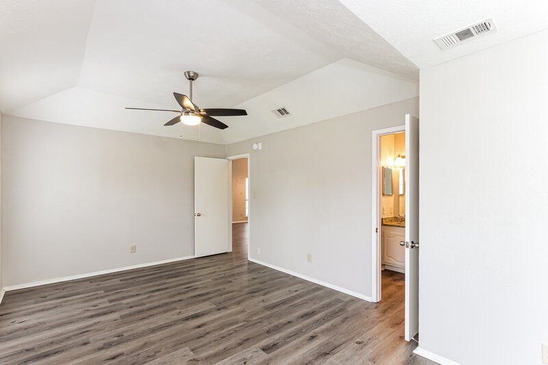 2,105/Mo, 1435 Colborne Dr Mesquite, TX 75149 Main Bedroom View 2
