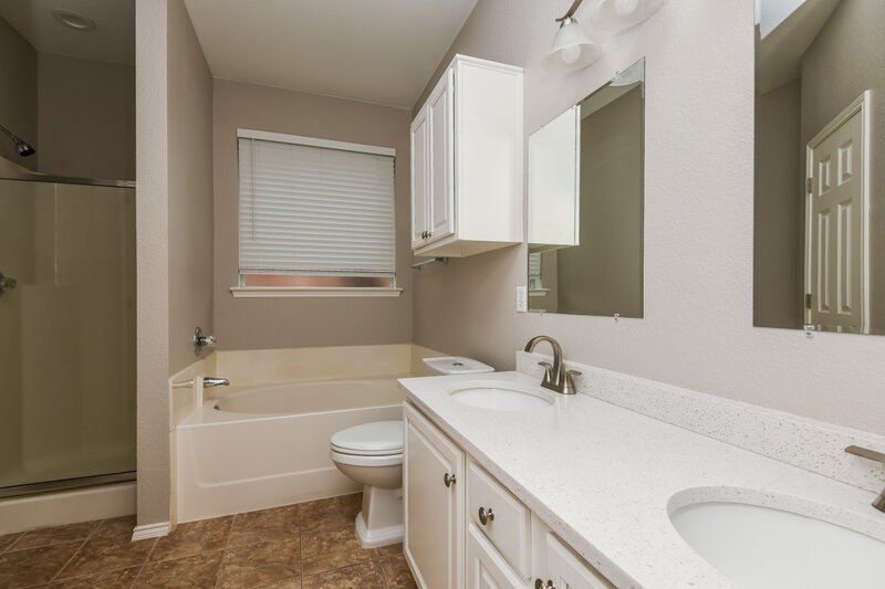 2,115/Mo, 9908 Legacy Dr Fort Worth, TX 76108 Main Bathroom View