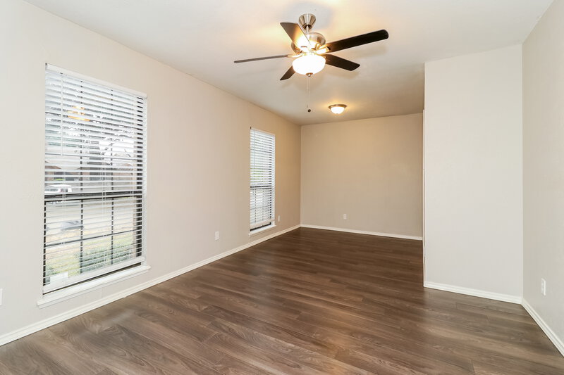 2,355/Mo, 5018 Lewis Trail Grand Prairie, TX 75052 Living Room View