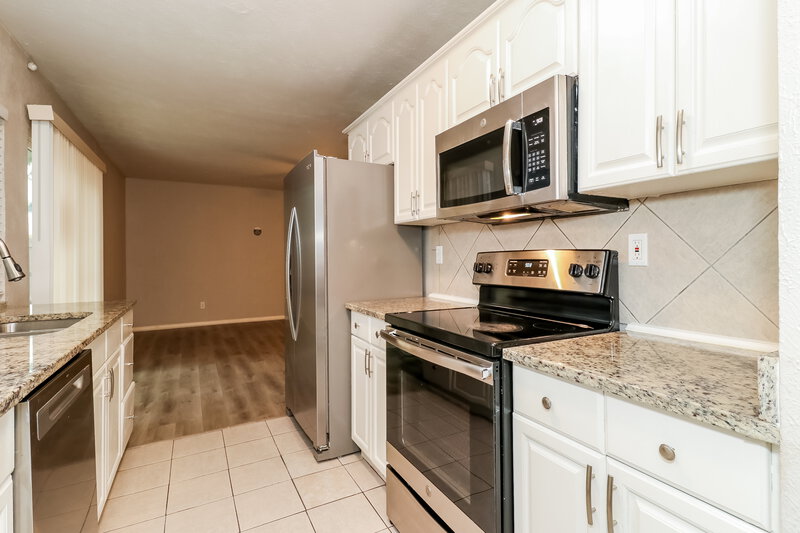 2,355/Mo, 5018 Lewis Trail Grand Prairie, TX 75052 Kitchen View