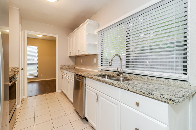 2,355/Mo, 5018 Lewis Trail Grand Prairie, TX 75052 Kitchen View 2