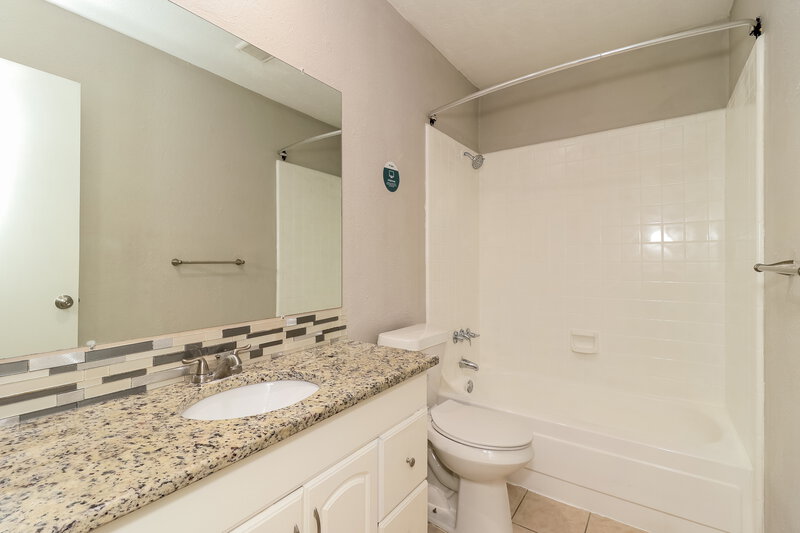2,355/Mo, 5018 Lewis Trail Grand Prairie, TX 75052 Main Bathroom View