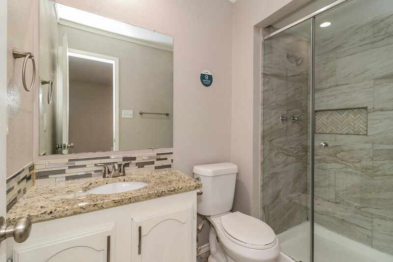 2,355/Mo, 5018 Lewis Trail Grand Prairie, TX 75052 Bathroom View