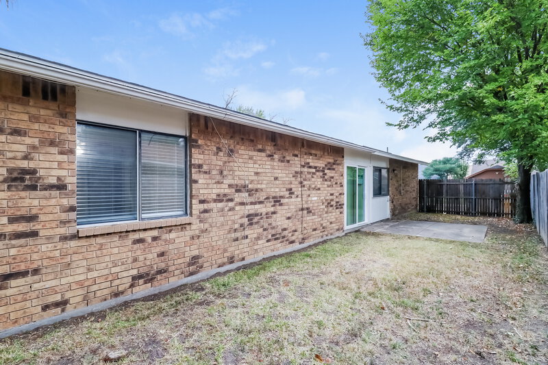 2,355/Mo, 5018 Lewis Trail Grand Prairie, TX 75052 Side View