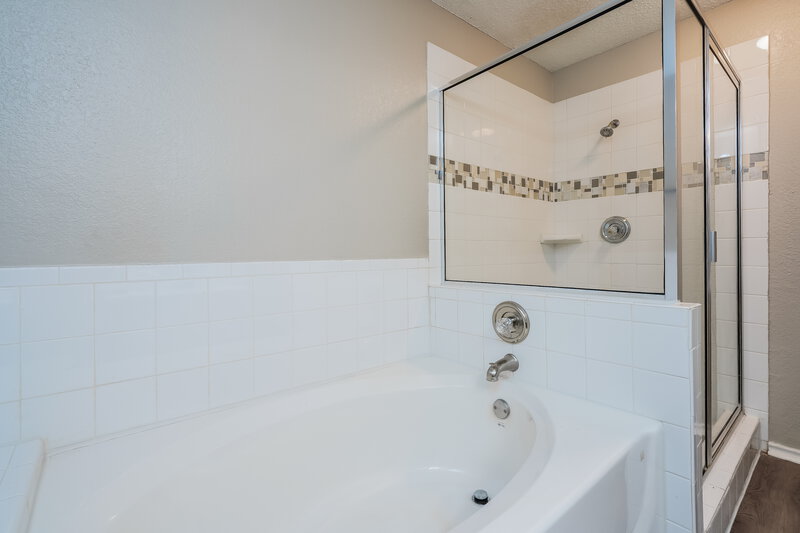 1,965/Mo, 705 Nightingale Cir Mansfield, TX 76063 Main Bathroom View 2