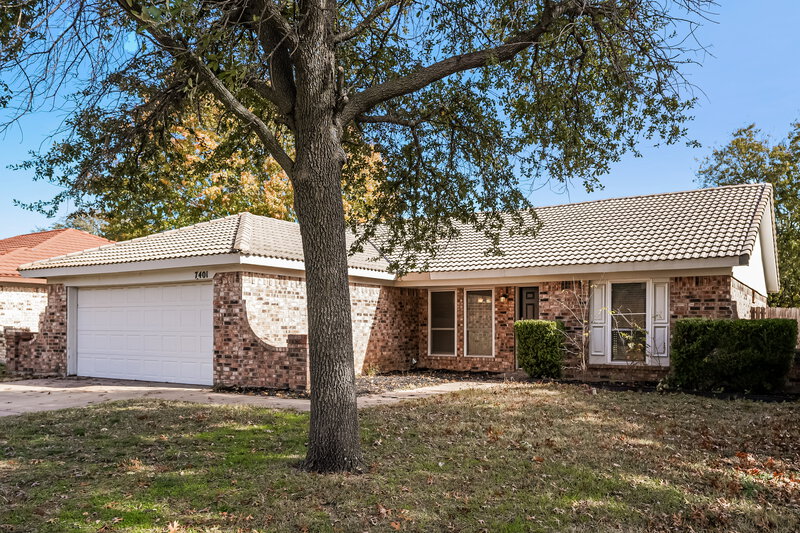 1,830/Mo, 7401 Meadow Creek Drive Fort Worth, TX 76133 Front View