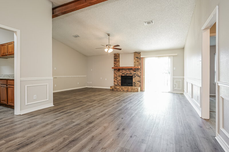 1,830/Mo, 7401 Meadow Creek Drive Fort Worth, TX 76133 Living Room View