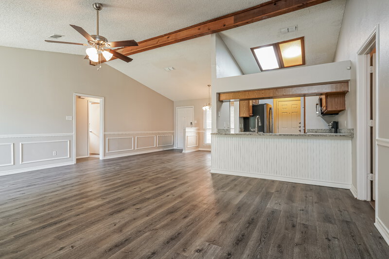 1,830/Mo, 7401 Meadow Creek Drive Fort Worth, TX 76133 Living Room View 2