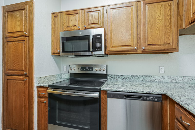 1,830/Mo, 7401 Meadow Creek Drive Fort Worth, TX 76133 Kitchen View 2
