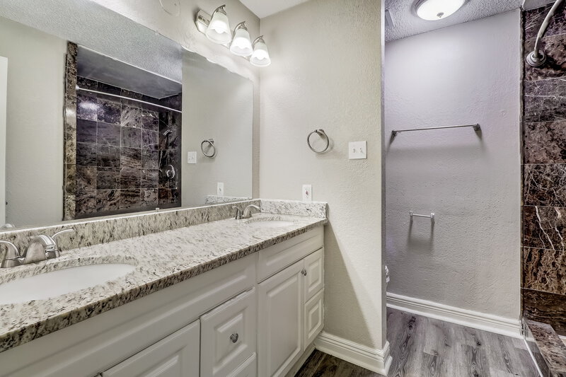 2,210/Mo, 821 Clement Drive Cedar Hill, TX 75104 Bathroom View