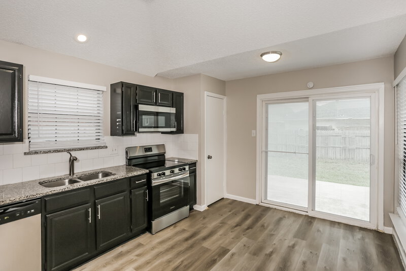 2,030/Mo, 1408 Chapman Dr Lancaster, TX 75134 Kitchen View 2