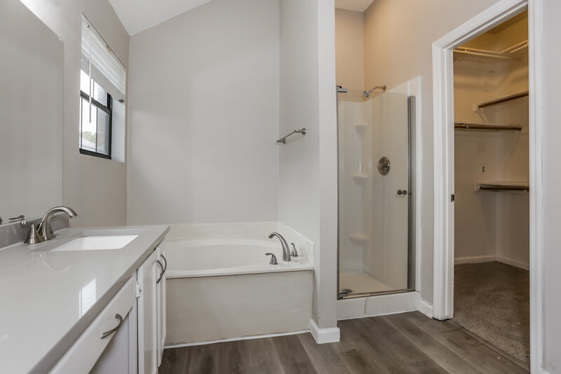 2,030/Mo, 1408 Chapman Dr Lancaster, TX 75134 Main Bathroom View