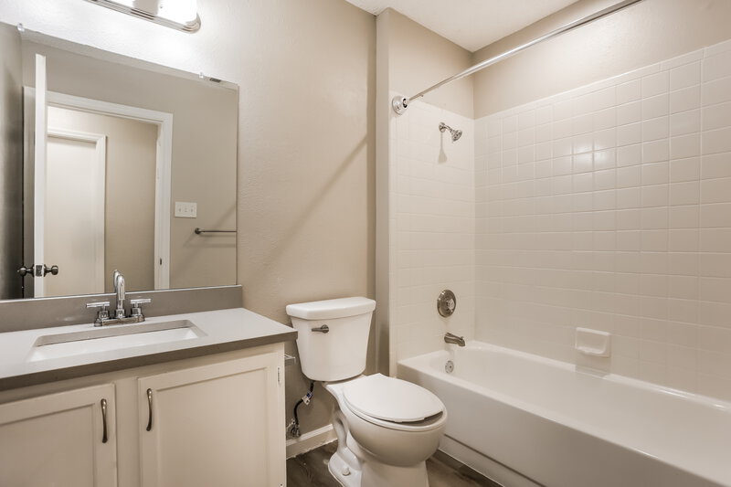 2,030/Mo, 1408 Chapman Dr Lancaster, TX 75134 Bathroom View