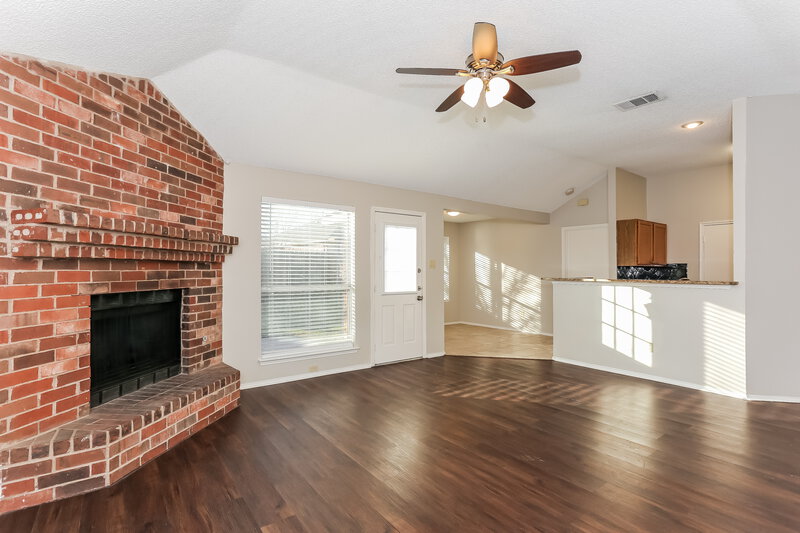 2,130/Mo, 8324 Auburn Dr Fort Worth, TX 76123 Living Room View 2