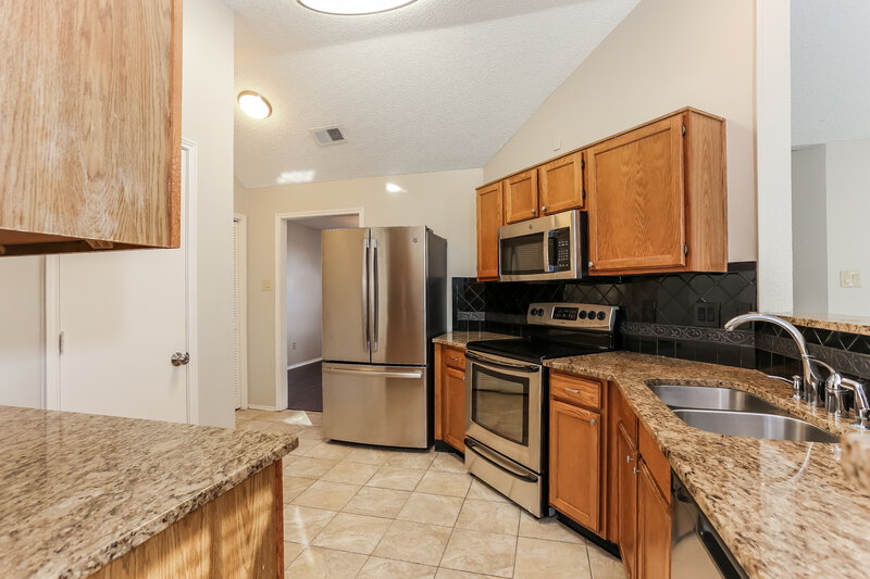 2,130/Mo, 8324 Auburn Dr Fort Worth, TX 76123 Kitchen View