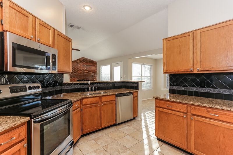2,130/Mo, 8324 Auburn Dr Fort Worth, TX 76123 Kitchen View 2