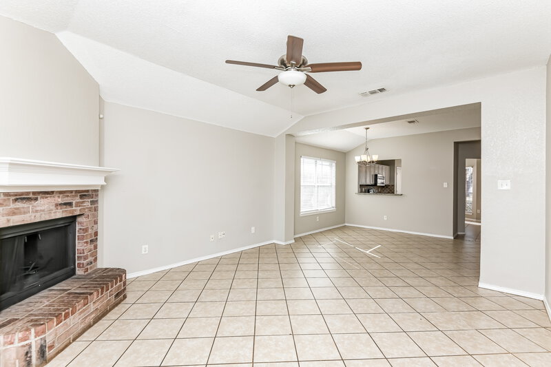 2,015/Mo, 7027 Nohl Ranch Road Fort Worth, TX 76133 Living Room View