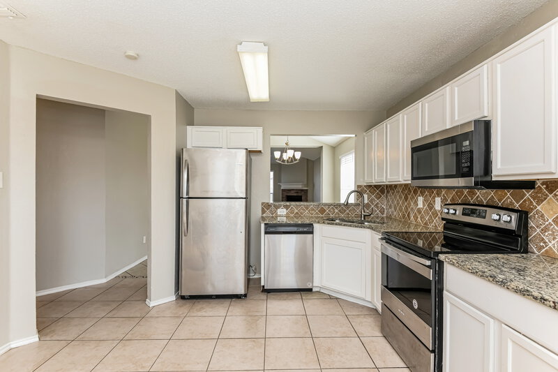 2,015/Mo, 7027 Nohl Ranch Road Fort Worth, TX 76133 Kitchen View 2