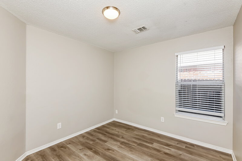 2,015/Mo, 7027 Nohl Ranch Road Fort Worth, TX 76133 Bedroom View 2