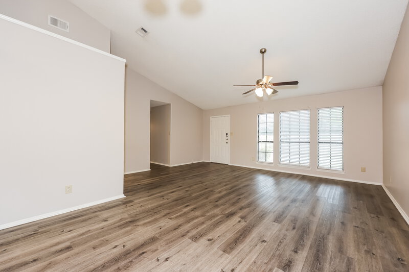 3,690/Mo, 116 Wildwood Dr Desoto, TX 75115 Living Room View 2