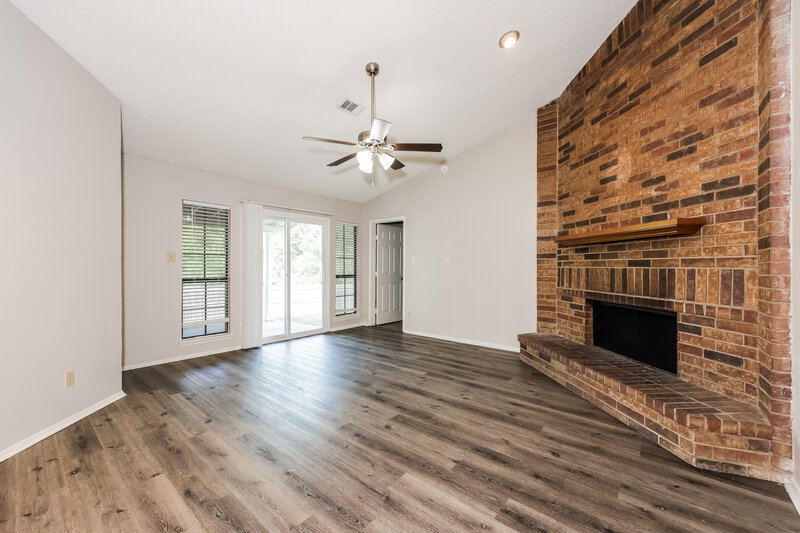 3,690/Mo, 116 Wildwood Dr Desoto, TX 75115 Family Room View 2