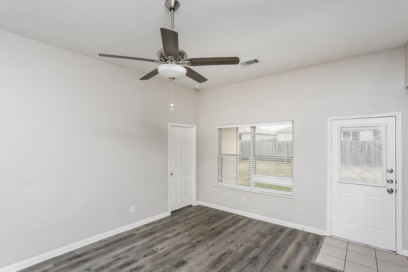 1,765/Mo, 612 Hidden Dale Dr Fort Worth, TX 76140 Living Room View