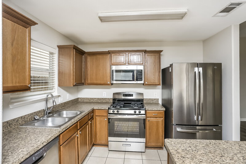 1,765/Mo, 612 Hidden Dale Dr Fort Worth, TX 76140 Kitchen View