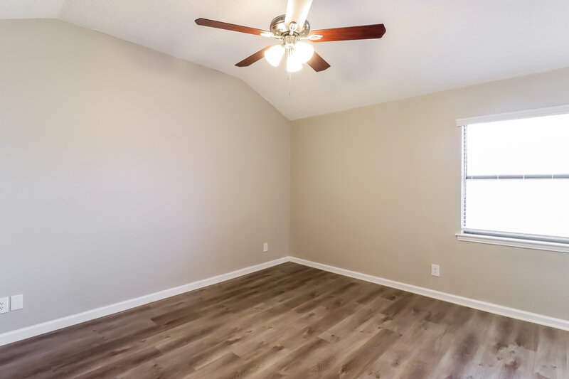 2,125/Mo, 536 N Park Drive Saginaw, TX 76179 Main Bedroom View